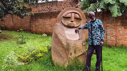 النحات الكيني إلكانا أونغيسا يسعى للنهوض بالفن الافريقي