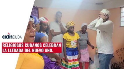 Religiosos cubanos celebran la llegada del nuevo año.
