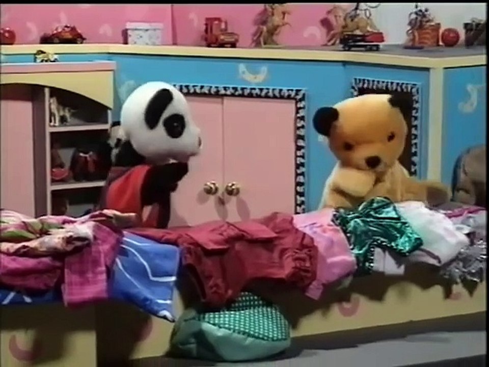 learn-with-sooty-have-fun-with-numbers-2-multiplication-video