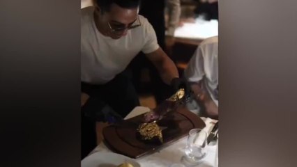 El ‘feo’ de Salt Bae a Joselu cuando fue con Carvajal y Valverde a su restaurante de la sal de los 160.000 euros
