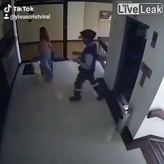 Elle rattrape son enfant de justesse... beau réflexe de maman