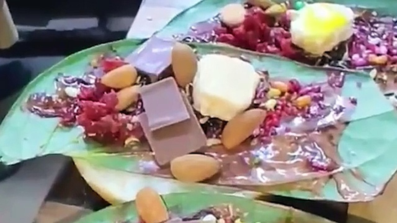 RARE_INDIAN_STREET_FOOD....YUMMYY__CARRYMINATI(360p)