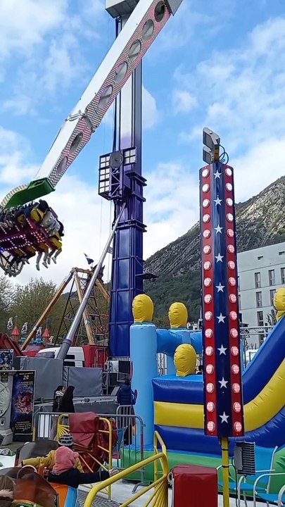 Foire de GRENOBLE 2023 - Foire des RAMEAUX  #fêteforaine #manege #sensation #grenoble #france  (44)