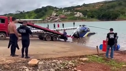 Vídeo: Confira retirada de helicóptero que caiu em Capitólio
