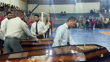 Corpos de mineiros que morreram em Balneário Camboriú chegam a Paracatu