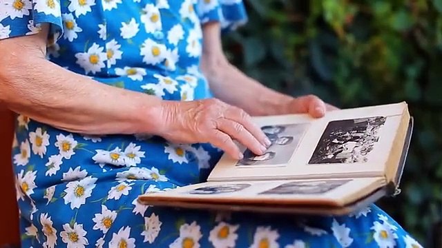 Aunt Sees Nieces Wedding Photo - Storms Off When She Sees The Groom