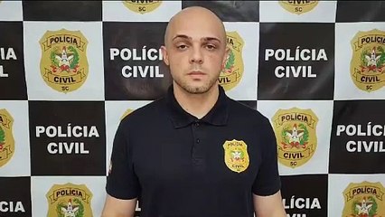 Tải video: Homem é detido após tentar matar companheira a facadas