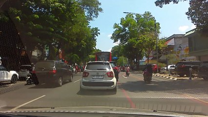 Menyusuri jalanan Kota Solo, Jawa Tengah, Indonesia