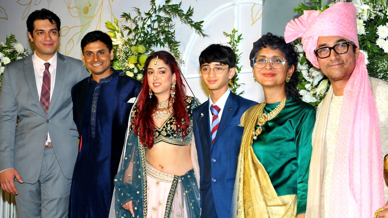 दोनों एक्स वाइफ के साथ Aamir Khan ने बेटी Ira Khan की शादी के बाद दिए जमकर पोज, देखिए पूरा वीडियो