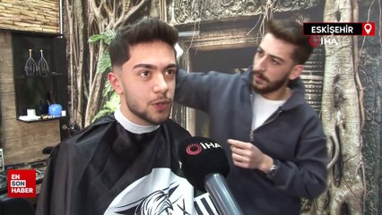 Eskişehir'de hem motosiklet kullandı hem de tıraş oldu