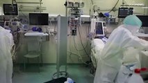 شاهد: اكتظاظ في مستشفيات إسبانيا مع ارتفاع حالات الإصابة بالإنفلونزا وكوفيد-19