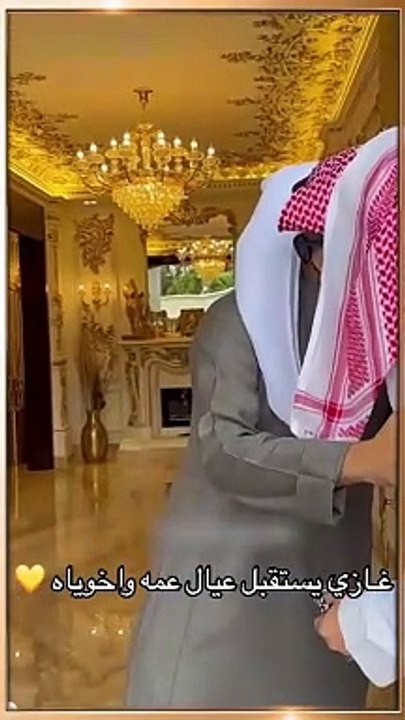 غازي الذيابي يزين مجلسه بخشب عود تقدر قيمته بأ...