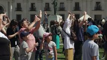 Chili: un funambule français traverse Santiago perché à 50 m de hauteur