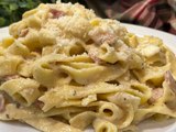 Pasta fresca a la falsa carbonara - Cocina Fácil