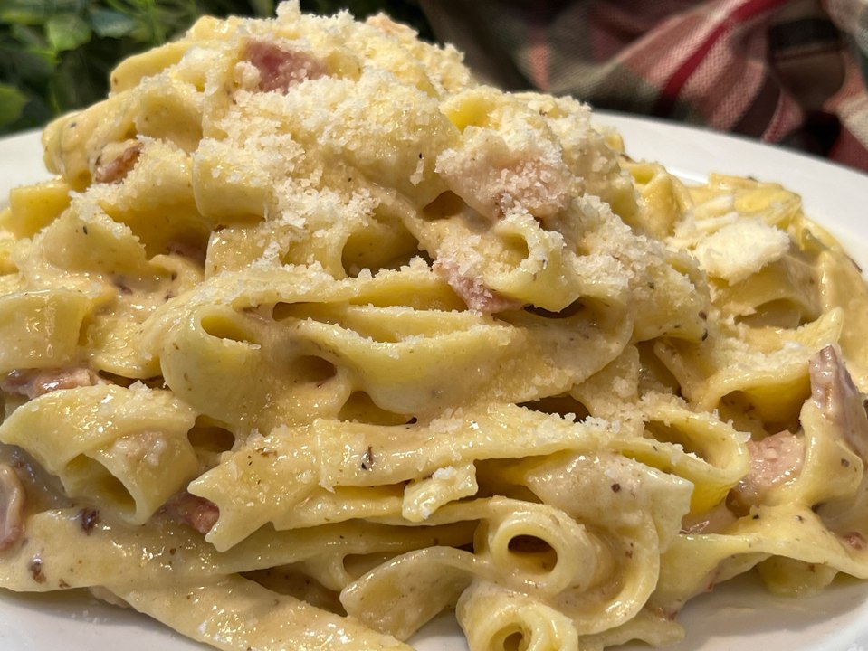 Pasta fresca a la falsa carbonara - Cocina Fácil