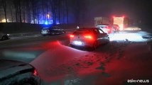 In Svezia il gelo blocco centinaia di vetture in autostrada