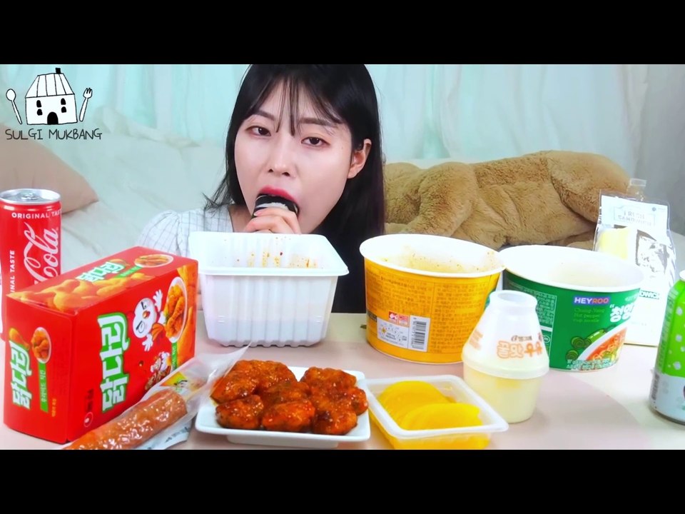 ASMR MUKBANG| Convenience store in the color of traffic light(Cup noodles, Cheese Fire noodles)