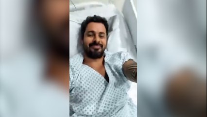 Cantor João Carreiro postou vídeo antes de morrer na cirurgia e brincou com a roupa do hospital; assista