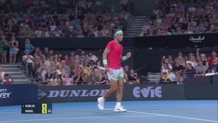 Nadal hits stunning no-look overhead smash