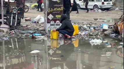 شوارع جباليا تغرق بمياه الصرف الصحي
