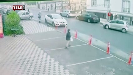 Fırından çıkıp babasına koşan çocuğa araba çarptı