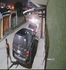 Momento en que atacan a hondureña en Santa Rosa de Copán