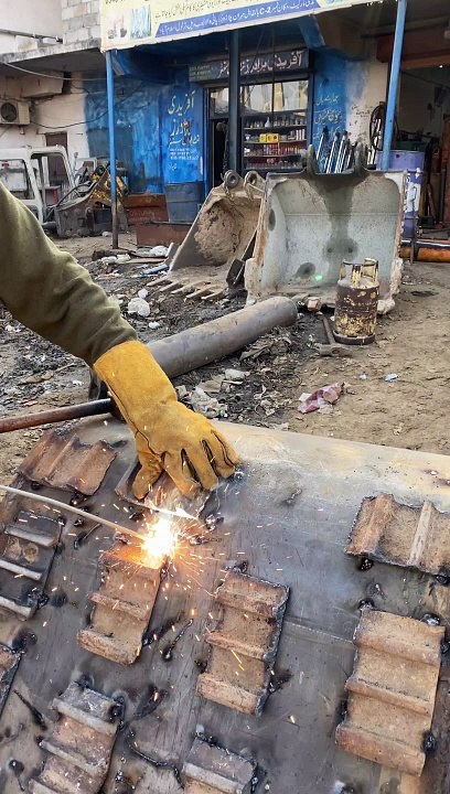 Excavator Bucket Repair #excavator #bucket #welding #ytshorts #shortsvideo
