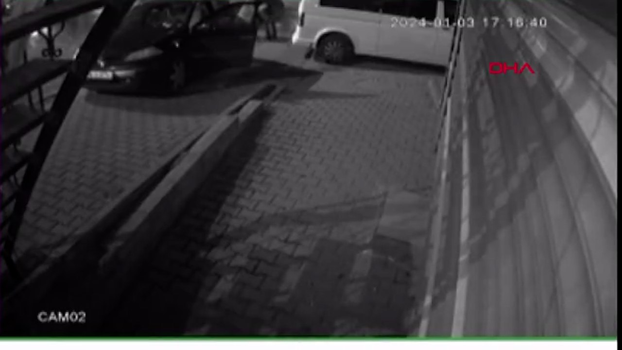 Esenyurt'ta kahvehaneden çıkan bir kişi silahlı saldırıya uğradı