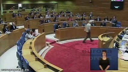 Vean cuando Beiras intimidó a Feijóo golpeando su escaño mientras la izquierda callaba