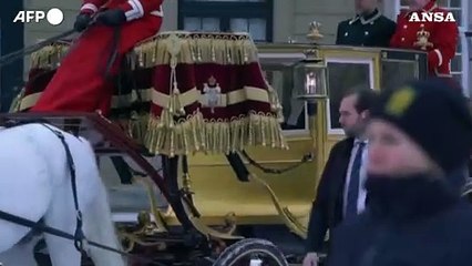 Danimarca, l'ultimo giro in carrozza della regina Margrethe