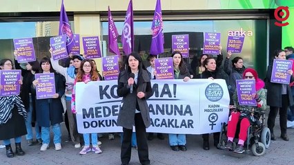 Kadınlardan Medeni Kanun Çalıştayı’na karşı eylem: Medeni Kanun'a el uzatmak demek laikliğe savaş açmak demektir