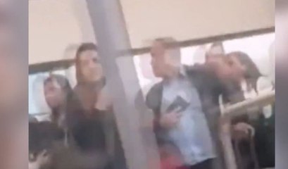 Sabiha Gökçen Havalimanı'nda uçak kapısını karıştıran yolcu görevlilerle tartıştı