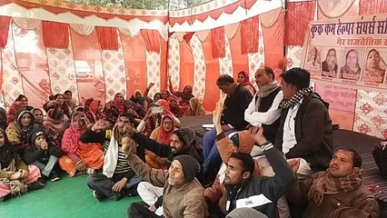 आधा वेतन देने पर चर्चा, कुककम हेल्पर नहीं माने धरना जारी