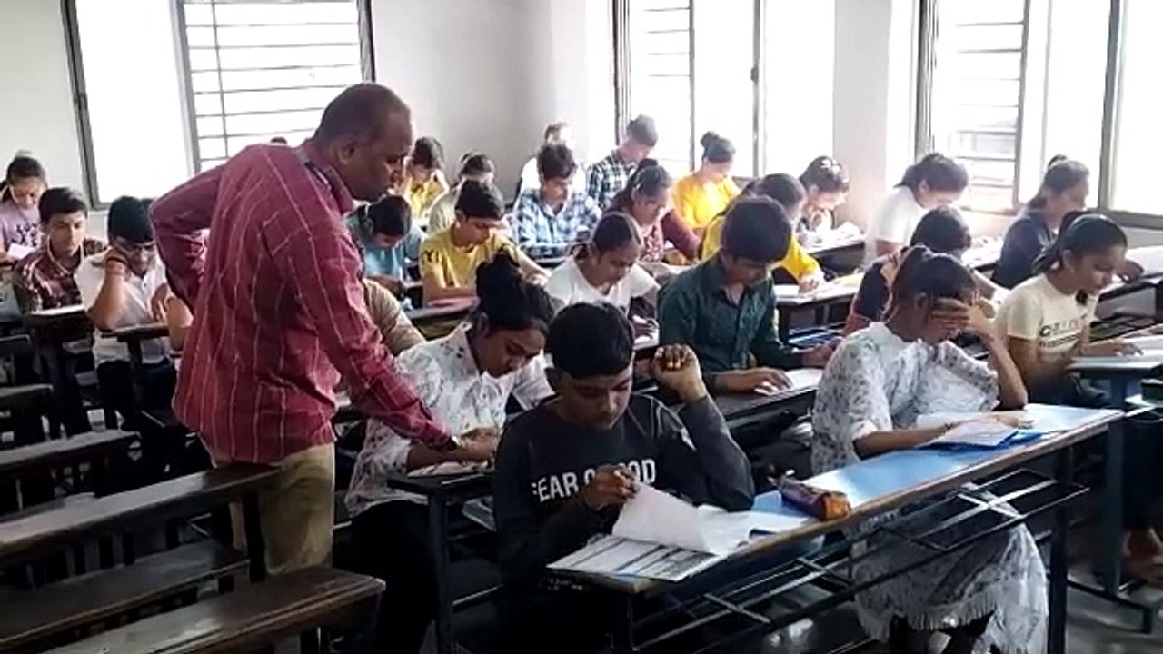 SURAT VIDEO : BRC-CRC 954 पदों के लिए 8120 शिक्षकों ने पंजीकरण करवाया