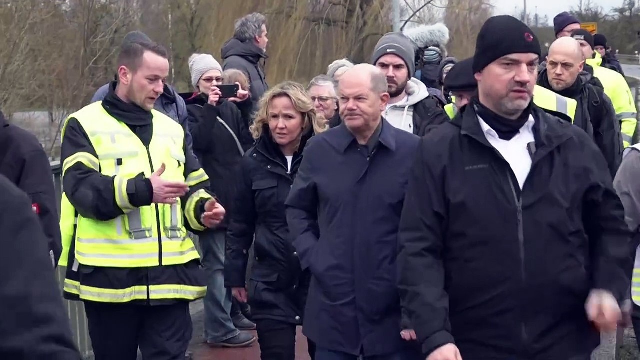 Gummistiefel-Einsatz: Scholz besucht Hochwassergebiet in Sachsen-Anhalt