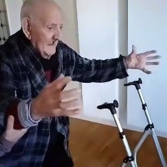 Cet homme de 103 ans retrouve sa femme après un long séjour à l’hôpital !