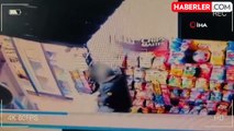 Kredi kartı düşüren şahsın kartıyla alışveriş yapan zanlılar kamerada yakalandı