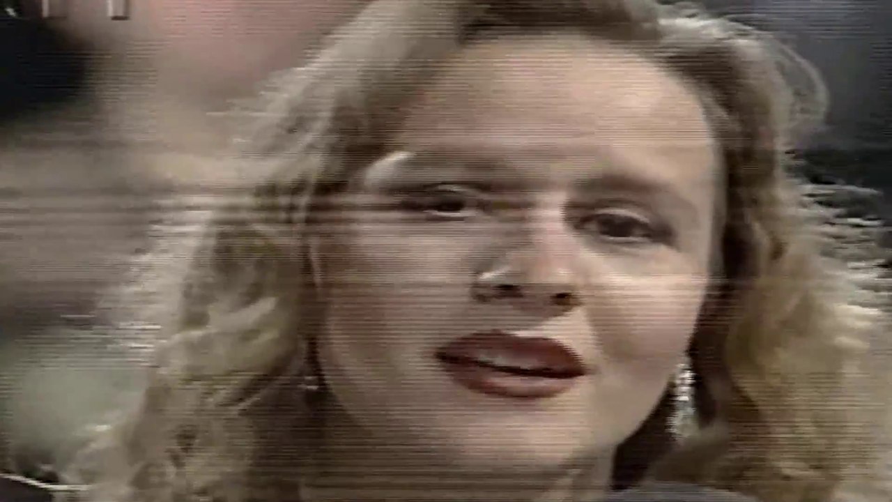 Güldehen Marmara / Yollarına gül döktüm gelir de geçer diye