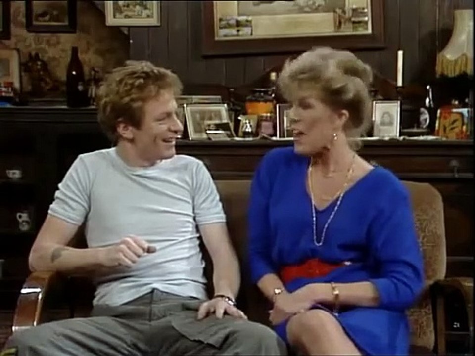 Up The Elephant and Round The Castle S2 - E4 Come to the Aid of the Party