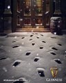 Guinness lanza unas botas que dejan huellas para guiar a los clientes al bar