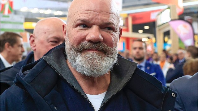 Voici - Philippe Etchebest dévoile un rare cliché de son épouse Dominique pour une occasion spéciale