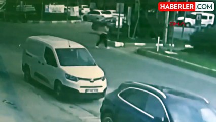 Kız öğrenci otomobil ve TIR'ın çarpışması sonucu refüje çıktı