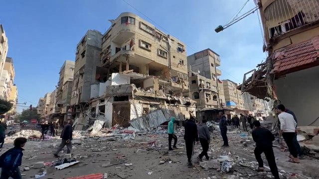 8 شهداء وعشرات الجرحى بقصف منزل بحي الشيخ رضوان بغزة