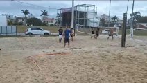 Família é agredida por grupo de beach tennis em quadra pública de Florianópolis