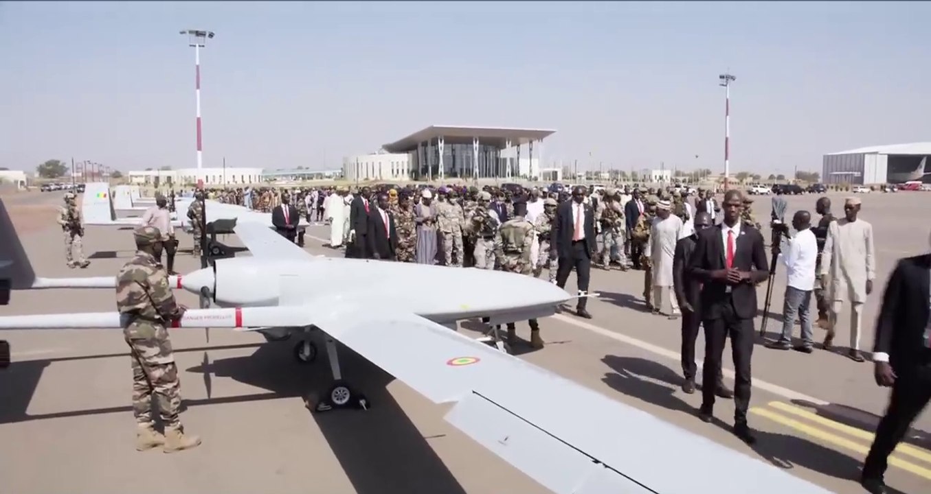 Cérémonie de remise de drones à l’Armée de l’Air par le Président de la Transition, Son Excellence le Colonel Assimi GOITA