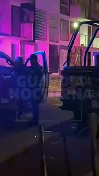 #Preliminar Un joven de aproximadamente 25 años de edad, fue localizado muerto al interior de una vivienda en el fraccionamiento Villa Fontana Aqua. Presentaba diversas heridas producidas por arma blanca #GuardiaNocturna