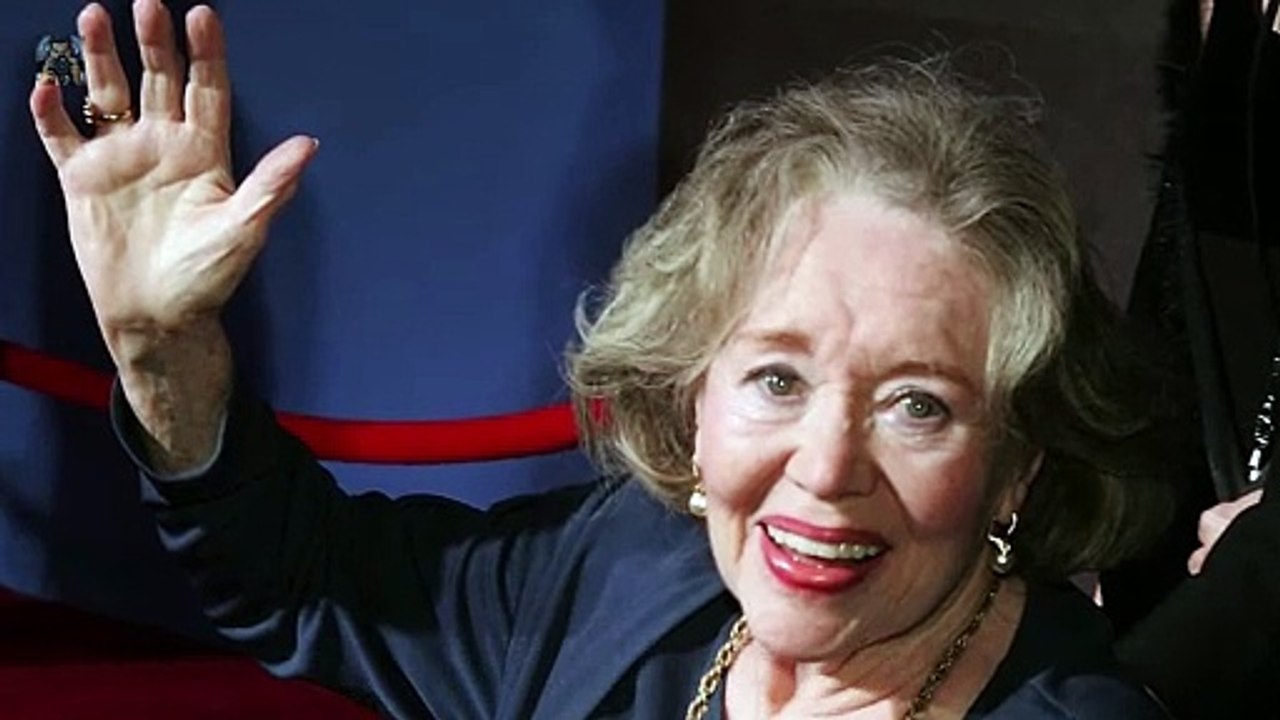 L'actrice emblématique de 'Mary Poppins', Glynis Johns, s'éteint à 100 ans || Short News