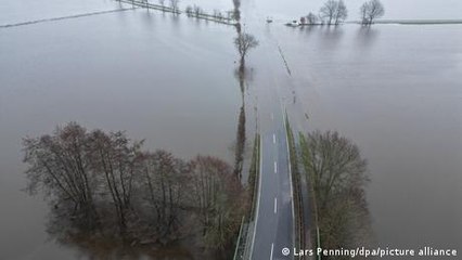 Floods threaten communities in northern Germany