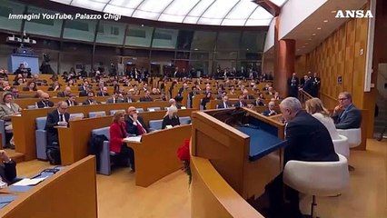 Meloni da' le carte, "decido io e non accetto ricatti"