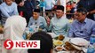 PM continues Friday routine of prayers and lunch, this time in Selayang
